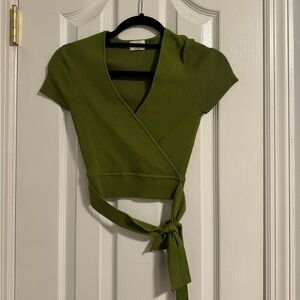 Aritzia Wilfred All Tied Up Short Sleeve Sweater in Green